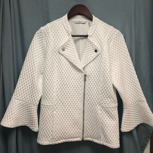 Isaac Mizrahi white quilted 3/4 bell sleeve jacket